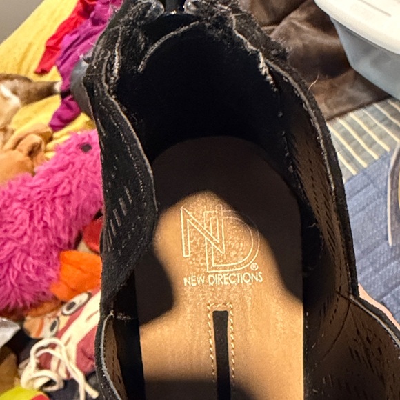 New Directions Black Ankle Booties - Picture 5 of 6